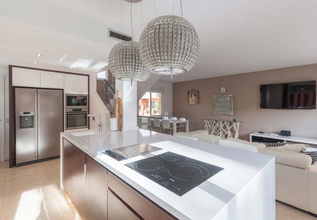 Casa adosada en Nueva andalucia - 47 - Condes de Iza 4 bed townhouse Casa adosada en Nueva andalucia - 47 - Condes de Iza 4 bed townhouse