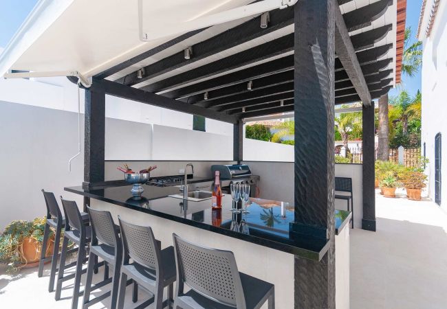 Villa in Estepona - 09 - 5 Bed Luxury Villa walking distance to the be Villa in Estepona - 09 - 5 Bed Luxury Villa walking distance to the be