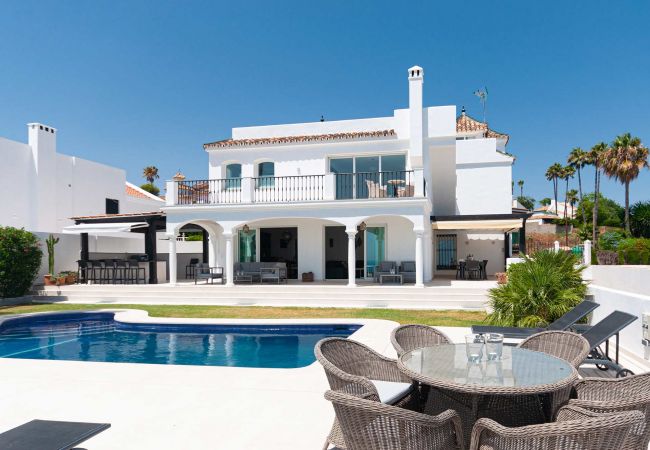 Villa in Estepona - 09 - 5 Bed Luxury Villa walking distance to the be Villa in Estepona - 09 - 5 Bed Luxury Villa walking distance to the be