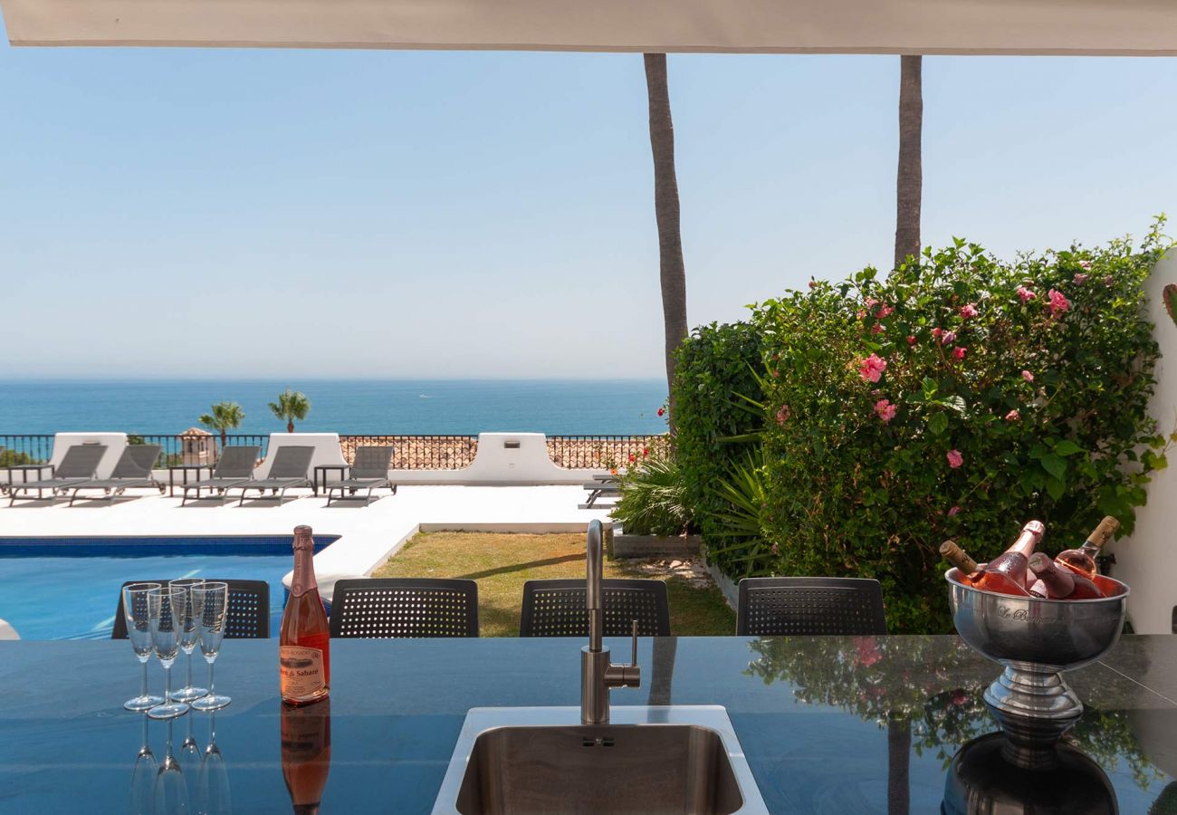 Villa in Estepona - 09 - 5 Bed Luxury Villa walking distance to the be