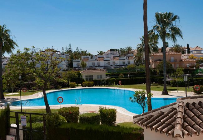  in San Pedro de Alcántara - 49 - Lorcrisur overlooking the pool