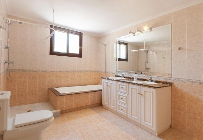 Villa in Estepona - 03 - Villa Africa, 9 bed luxury villa Villa in Estepona - 03 - Villa Africa, 9 bed luxury villa