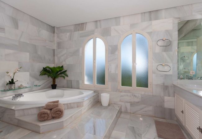 Terraced House in San Pedro de Alcántara - 27 - Front line beach Townhouse  Urb. Castiglione Terraced House in San Pedro de Alcántara - 27 - Front line beach Townhouse  Urb. Castiglione